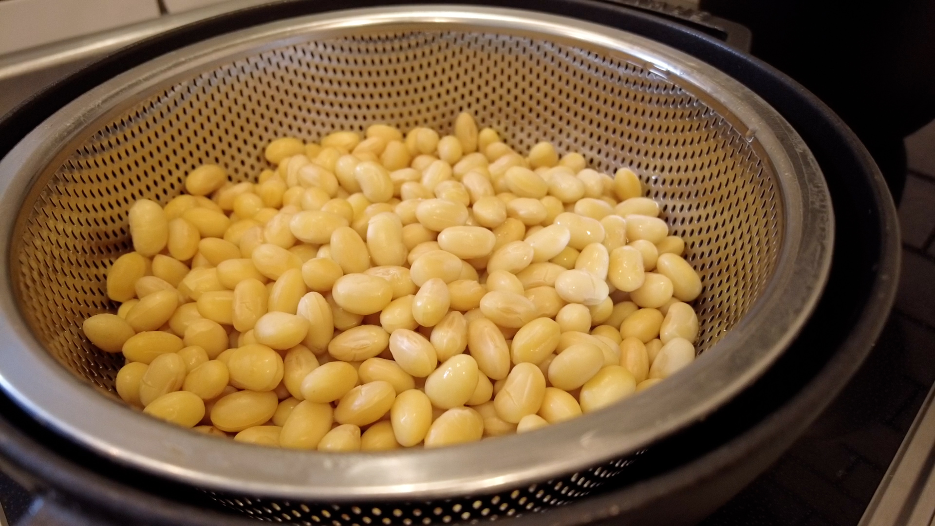 Интересно, эту фасоль варили в подкисленной воде?